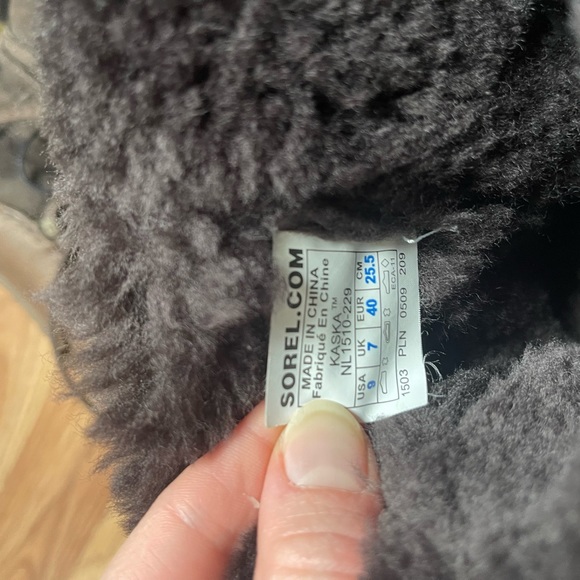 Sorel, size 9, very warm winter boots - Picture 3 of 3